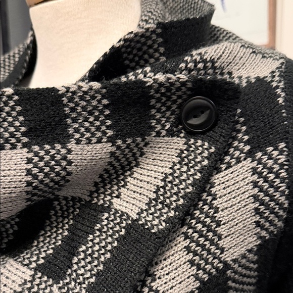 Venus Black and Gray Plaid Long Cardigan - Picture 2 of 10